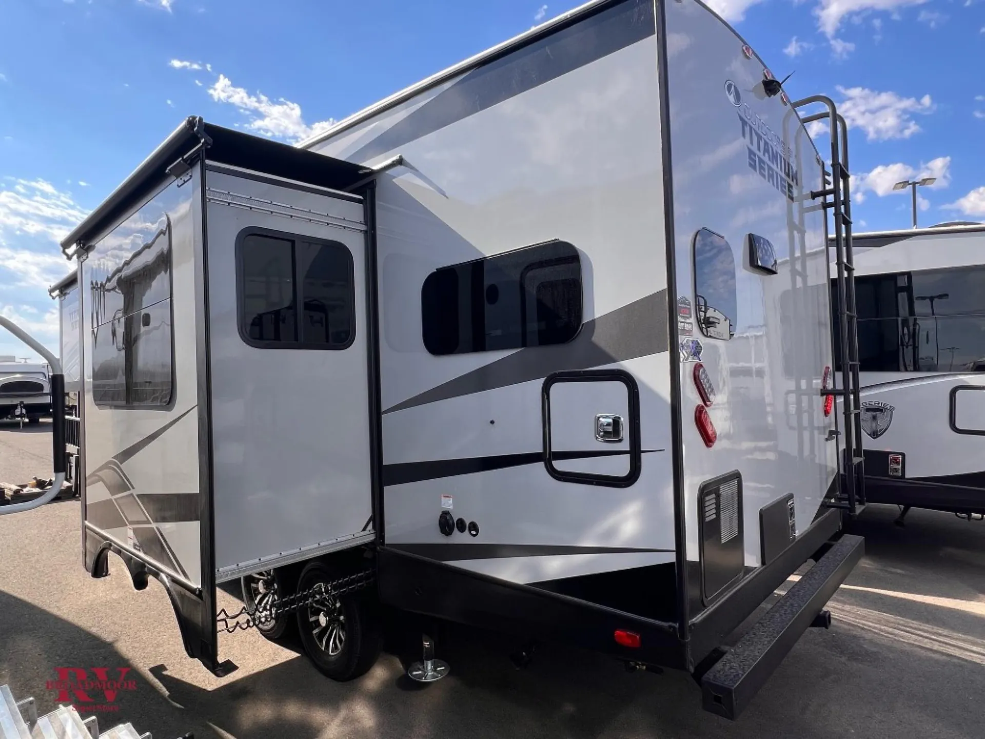 2027 Outdoors RV Glacier Peak Titanium Series F26RKS - Photo 4