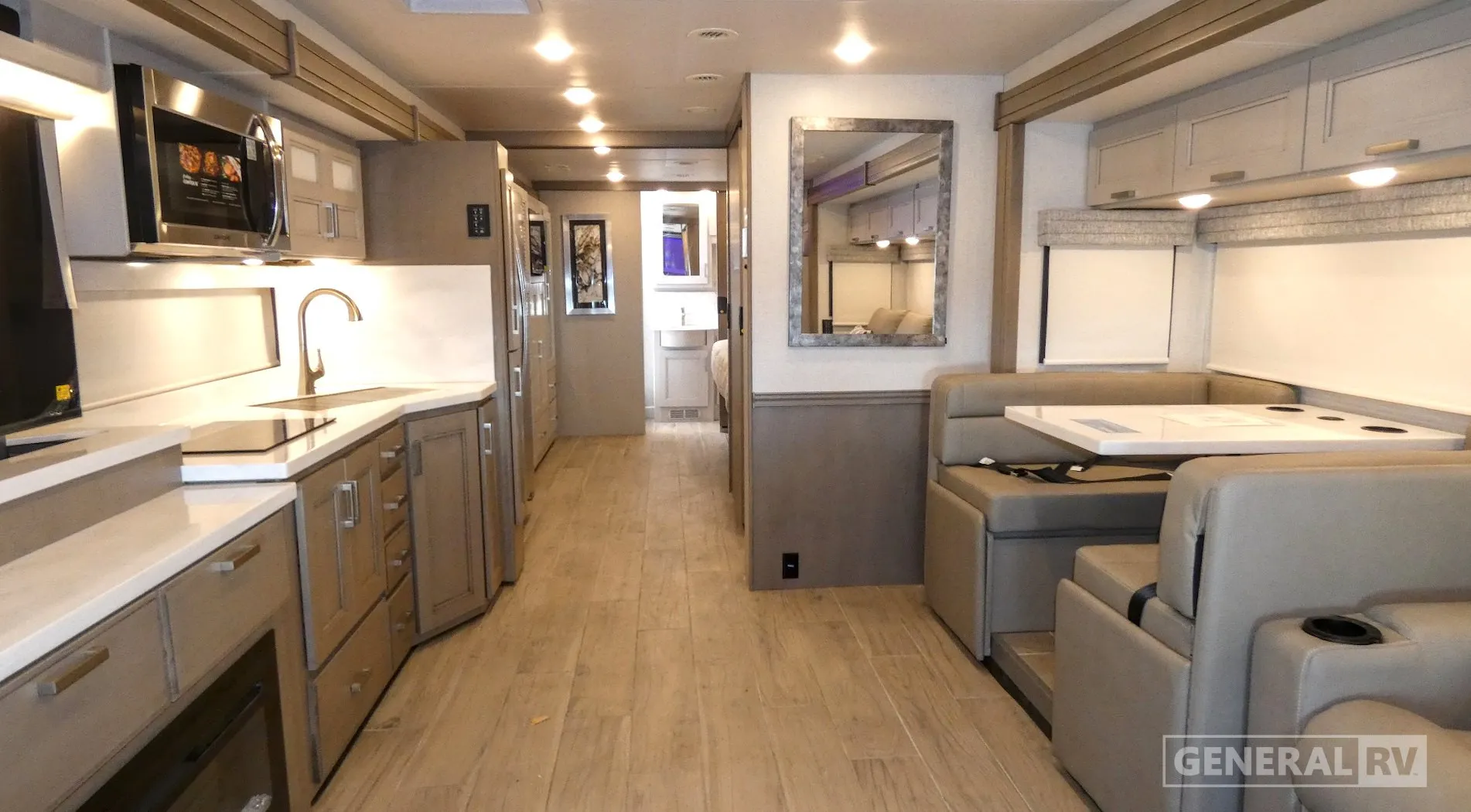 2027 Thor Motor Coach Pasadena SV 38DX - Photo 3