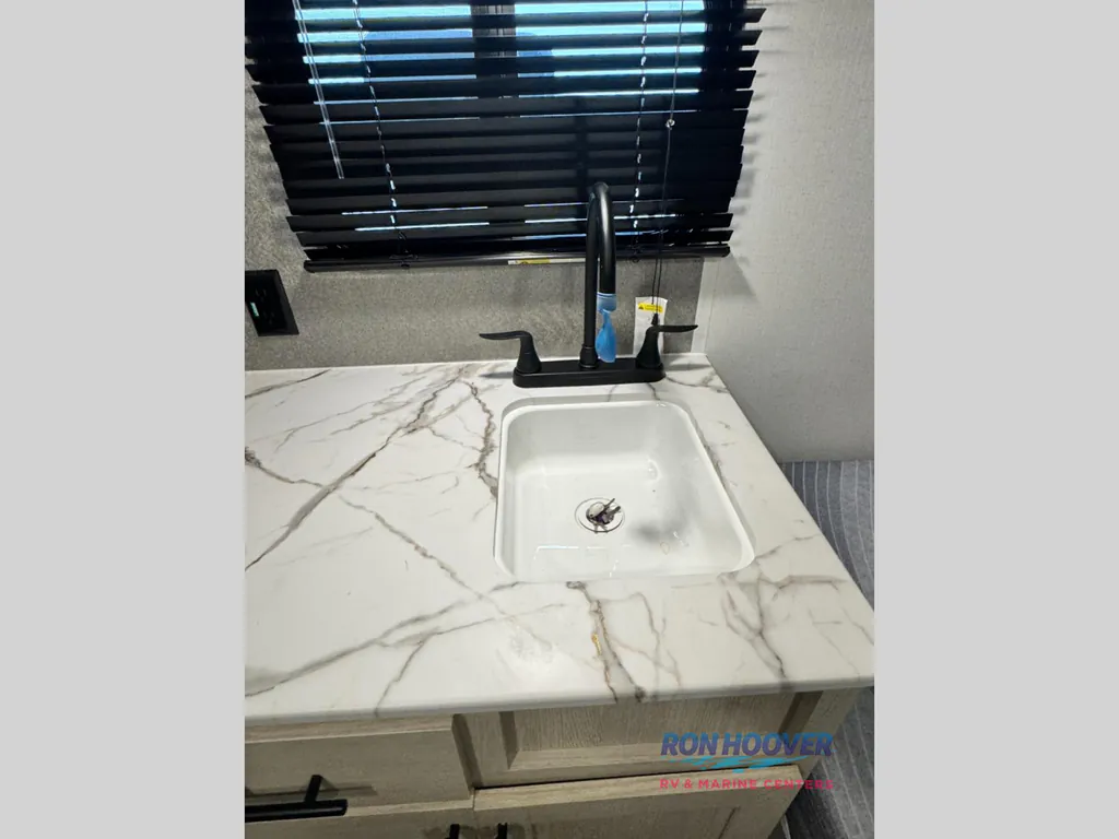 2026 Shasta Compact 17LB, Photos photo 23