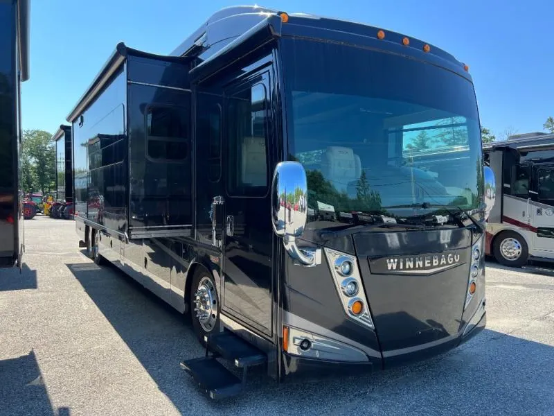 2015 Winnebago Grand Tour 42QL - Main photo