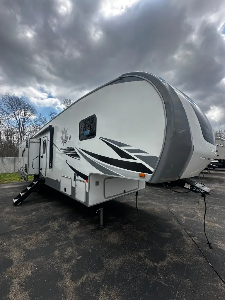 2021 Highland Ridge Light 335MBH - Photo 2