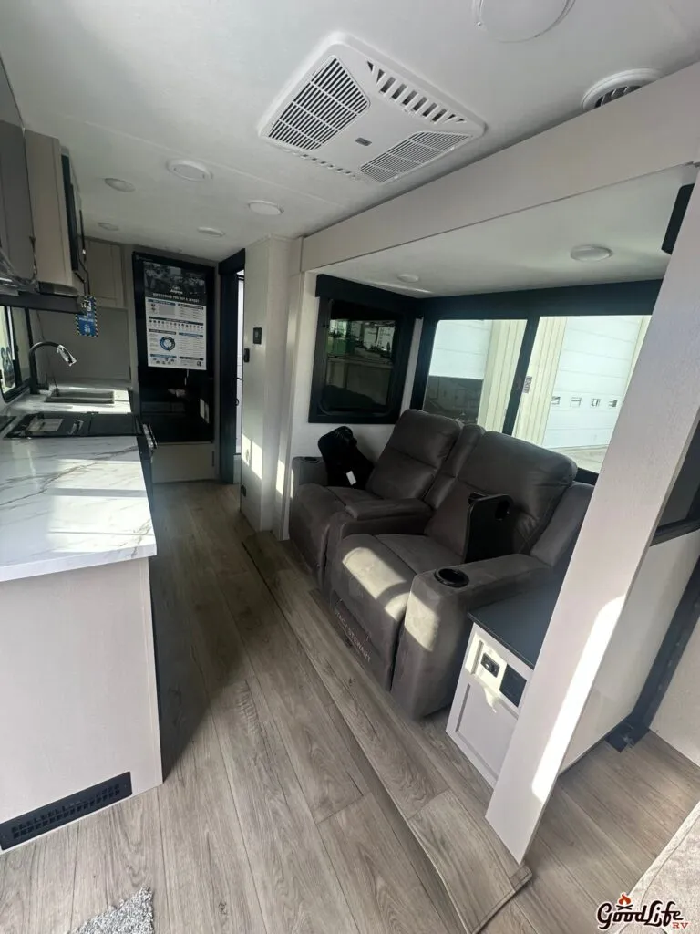 2026 Jayco Jay Feather 19MRK - Photo 4
