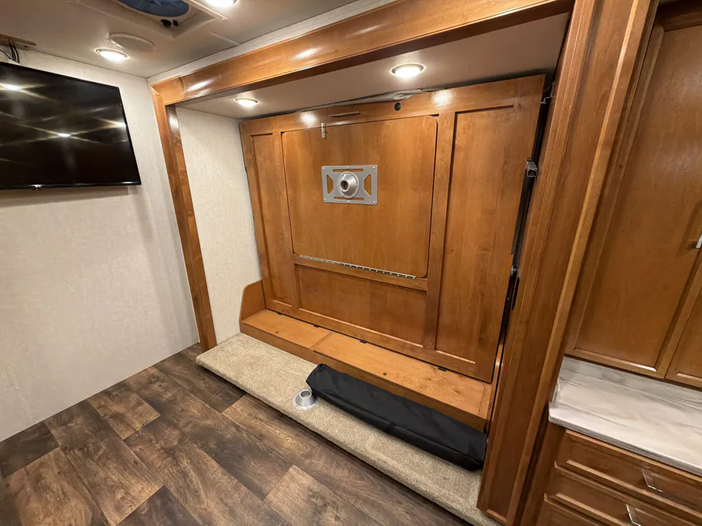 2019 Tiffin Wayfarer 24 FW, Photos photo 15