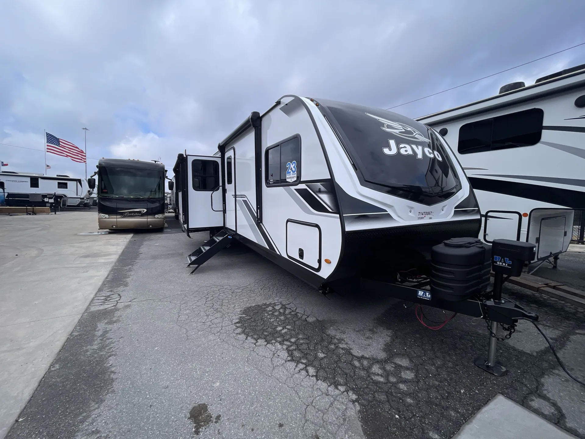 2026 Jayco Jay Feather 32QBH dealer photo 1 from Camping World