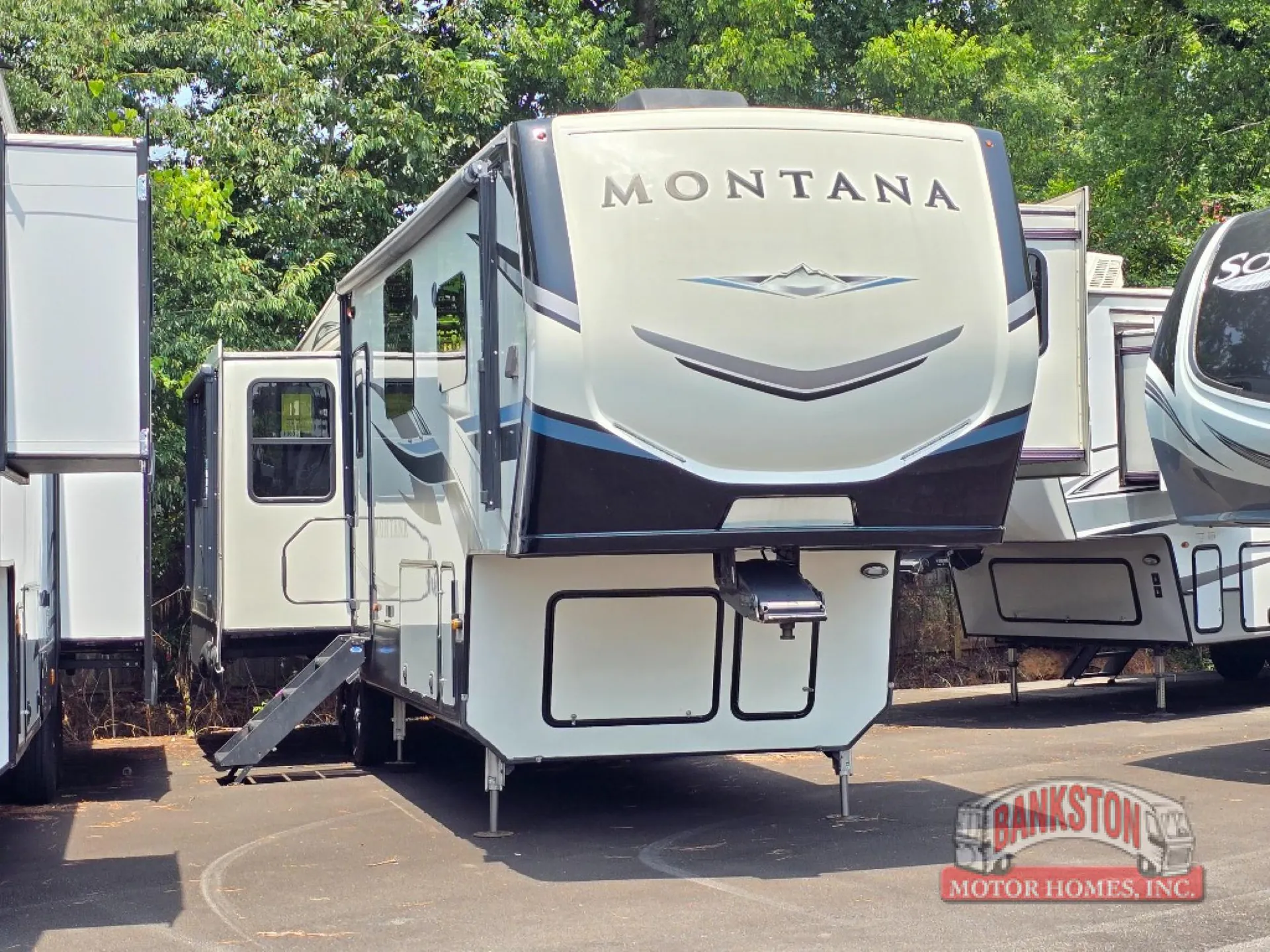 2021 Keystone Montana 3230CK - Photo 2