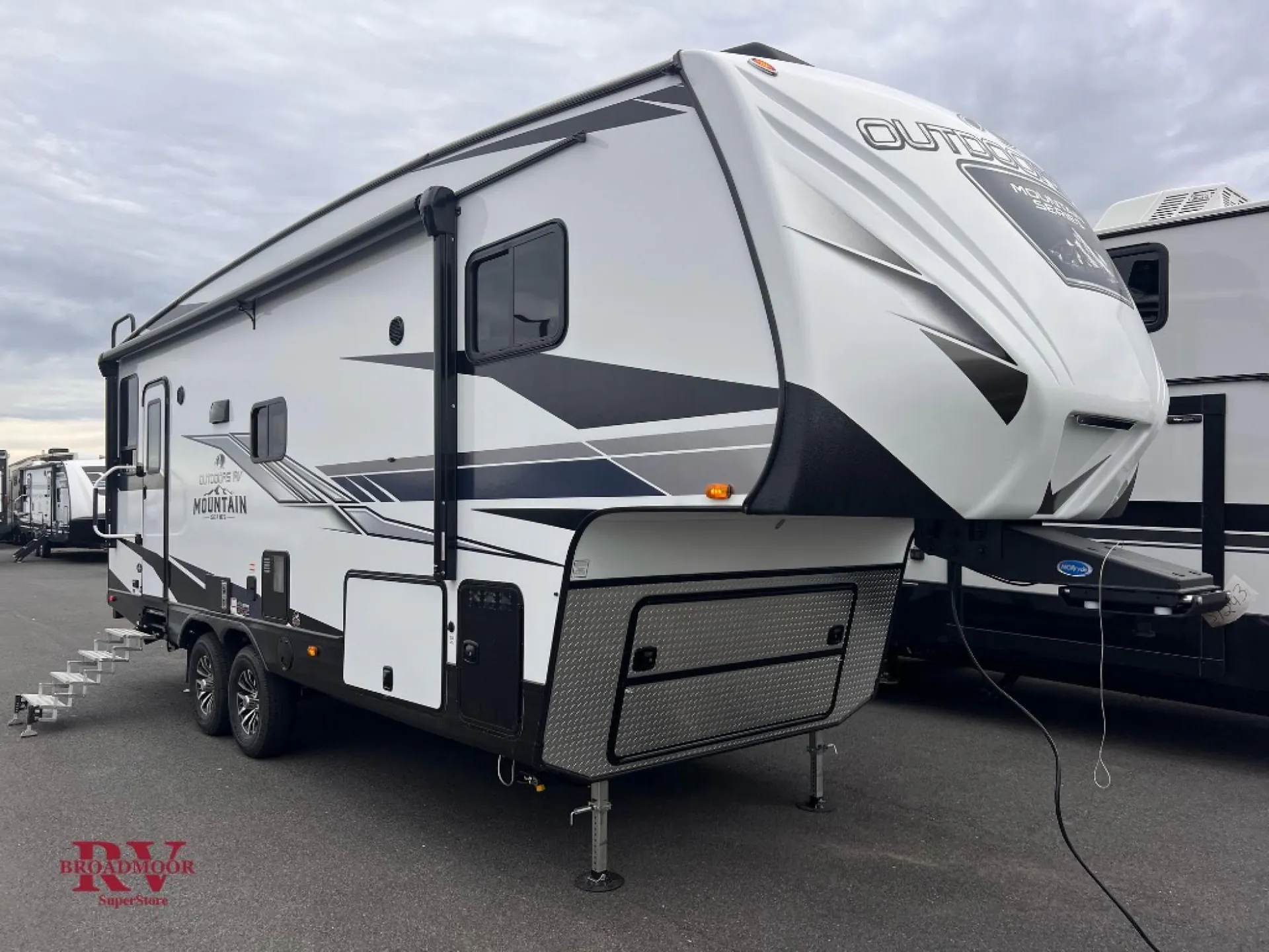 2026 Outdoors RV Glacier Peak Mountain Series F26RDS - Photo 2