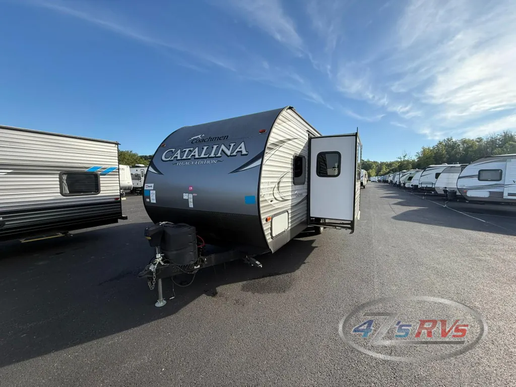 2017 Coachmen Catalina Legacy Edition 223RBS, Photos photo 3