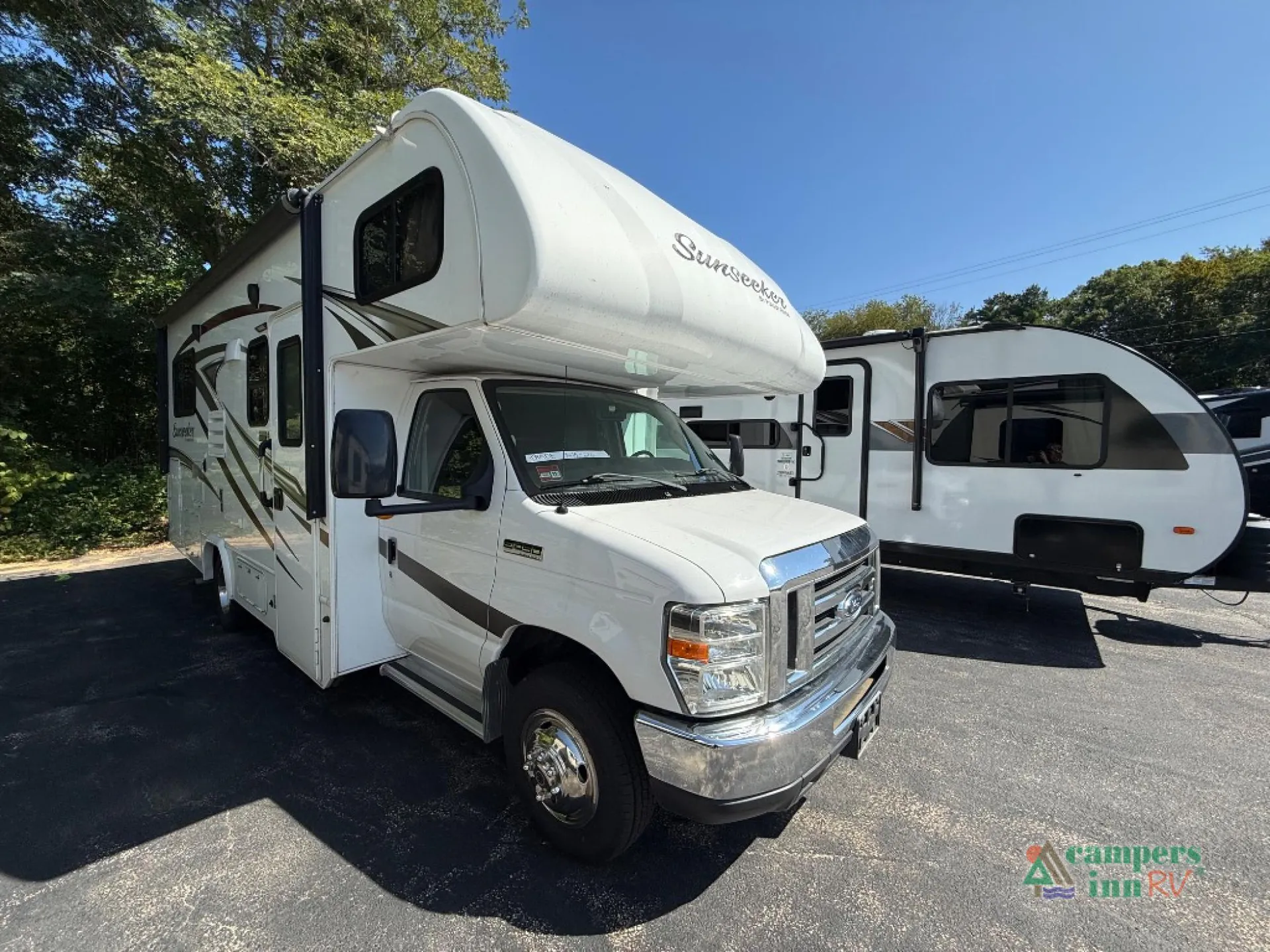 2016 Forest River Sunseeker 2290S - Photo 2