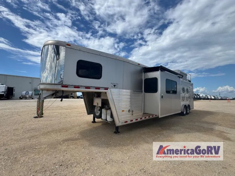 2021 Hart HORSE TRAILER Used    3H W/LQ - Photo 4