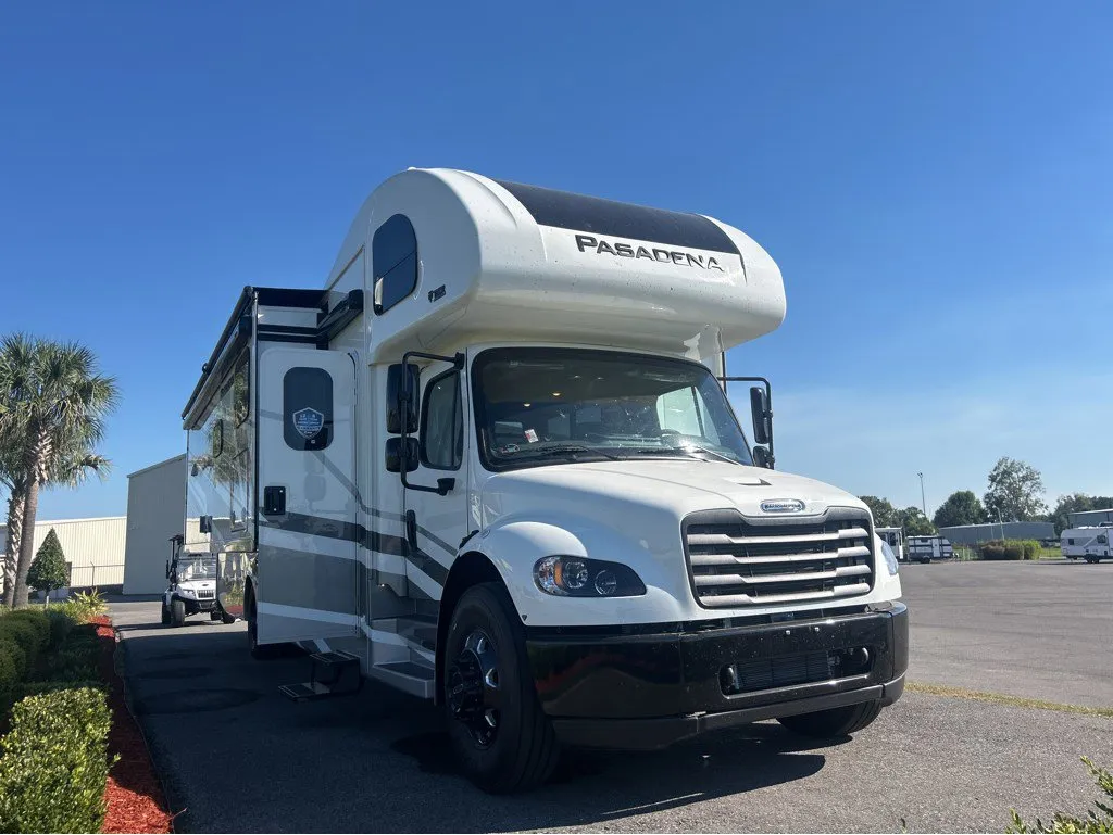 2026 Thor Motor Coach Pasadena 38DX - Photo 2