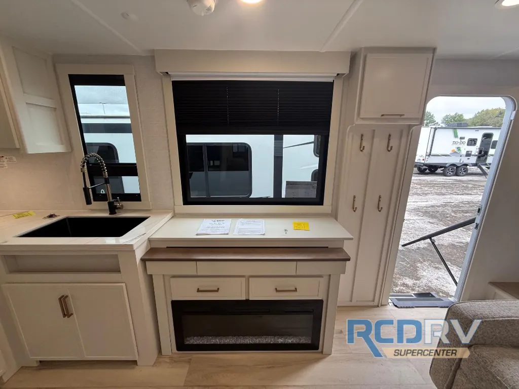 2026 Brinkley Model I 294, Photos photo 9
