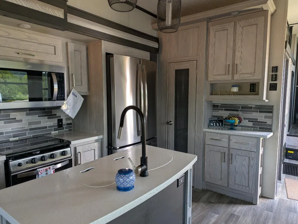 2021 Keystone Montana High Country 385BR, Photos photo 11