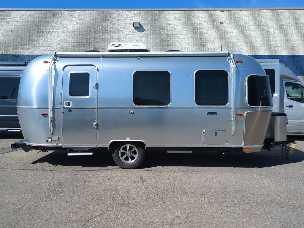 2020 Airstream Caravel 22FB - Photo 3