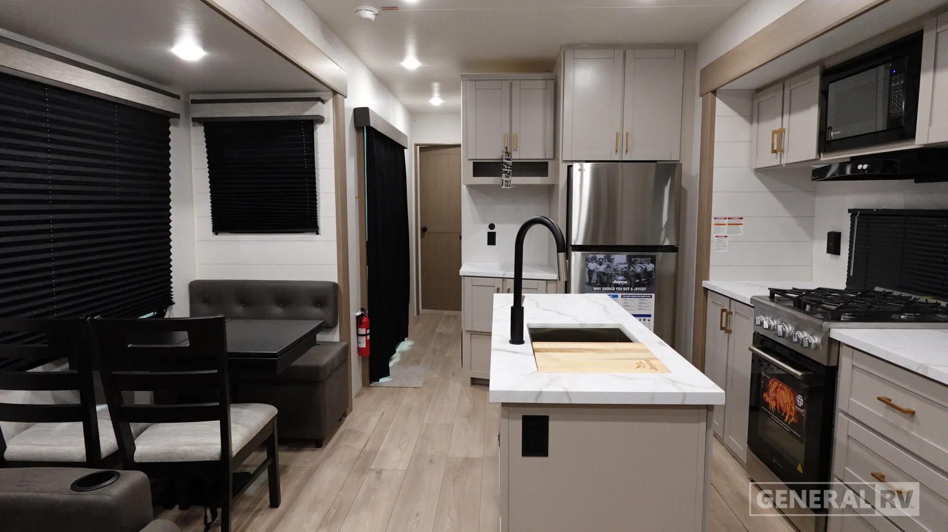 2026 Jayco Jay Flight 401FLTS - Photo 3