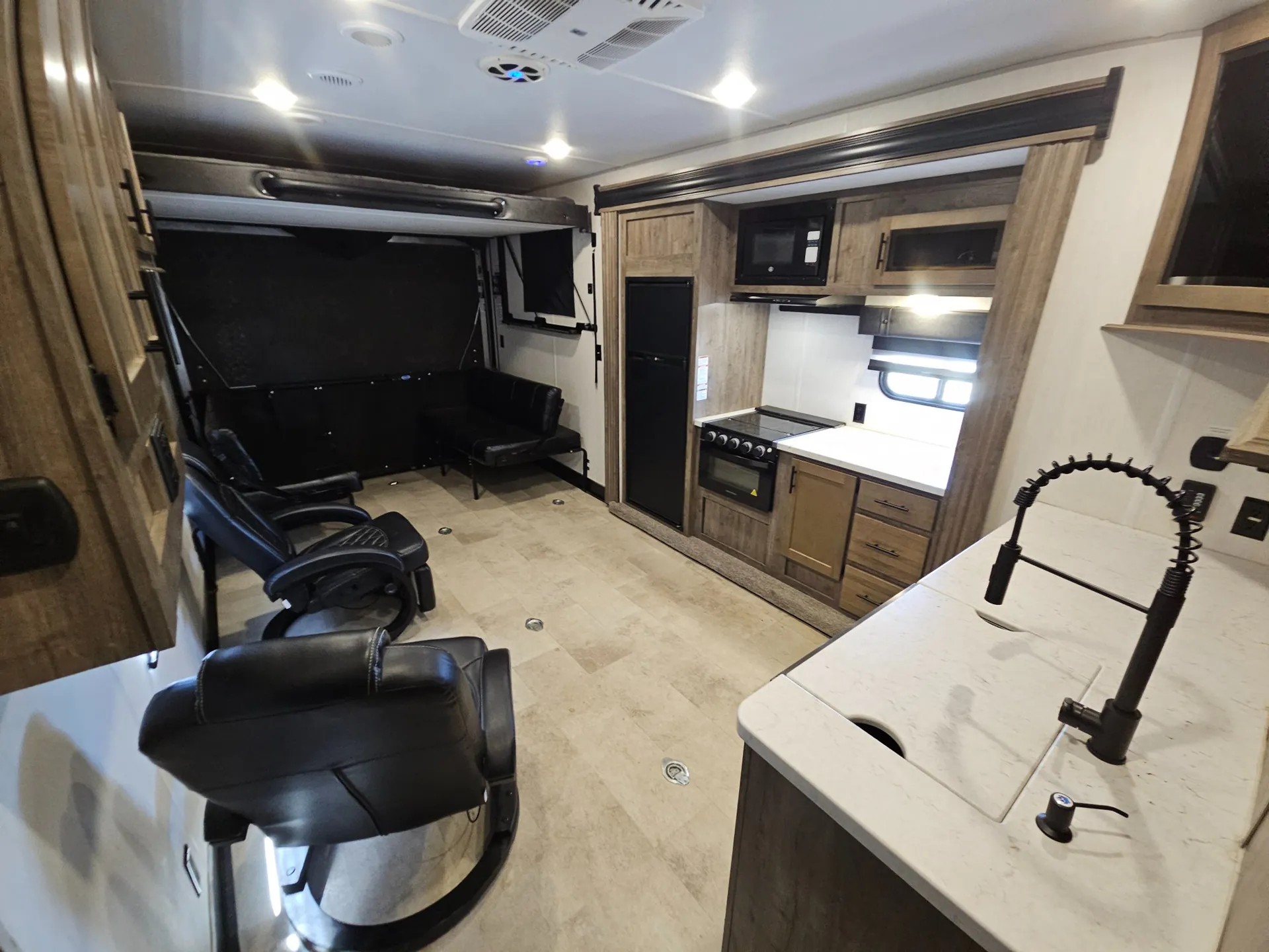 2021 Forest River Vengeance Rogue 26V — Photo 5