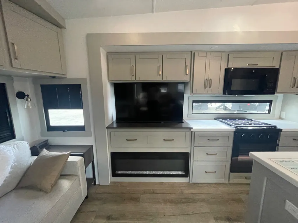 2026 Brinkley Model Z 3600, Photos photo 15