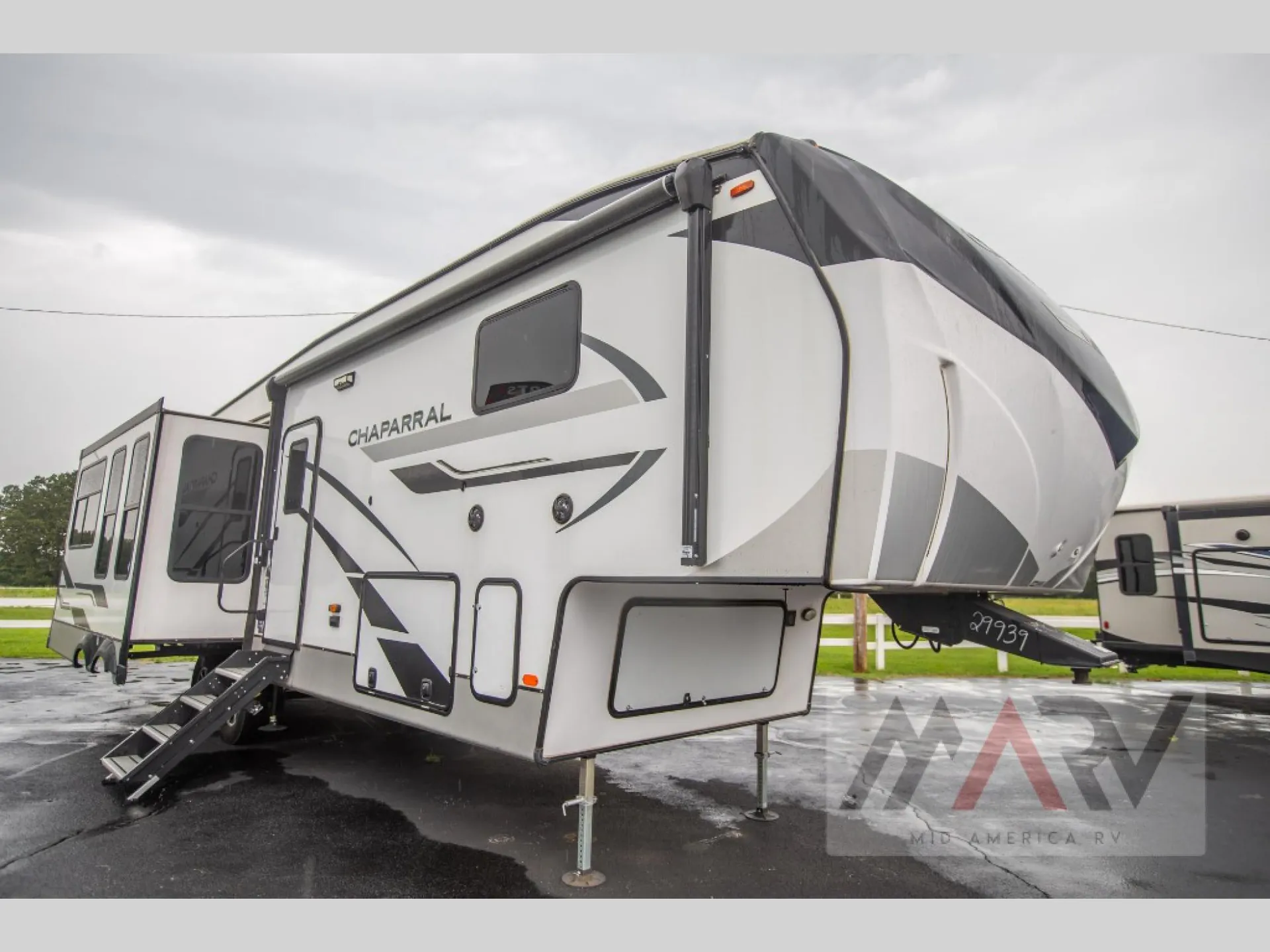 2023 Coachmen Chaparral 336TSIK - Photo 2