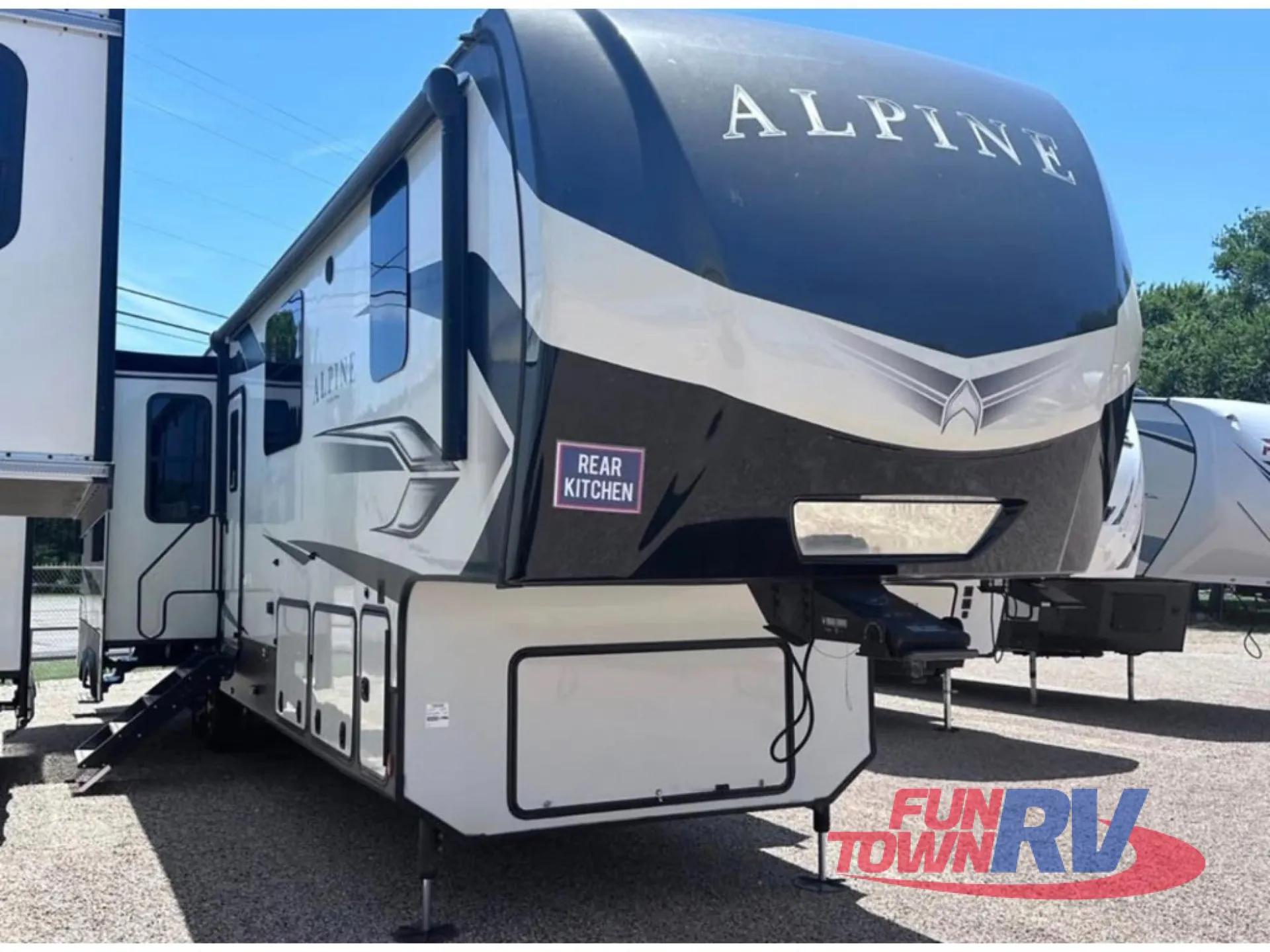 2022 Keystone Alpine 3910RK - Photo 2