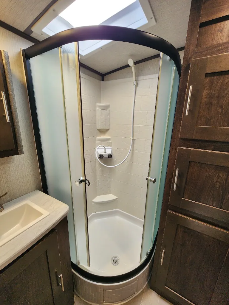 2019 Cruiser RV Radiance 25RL, Photos photo 31