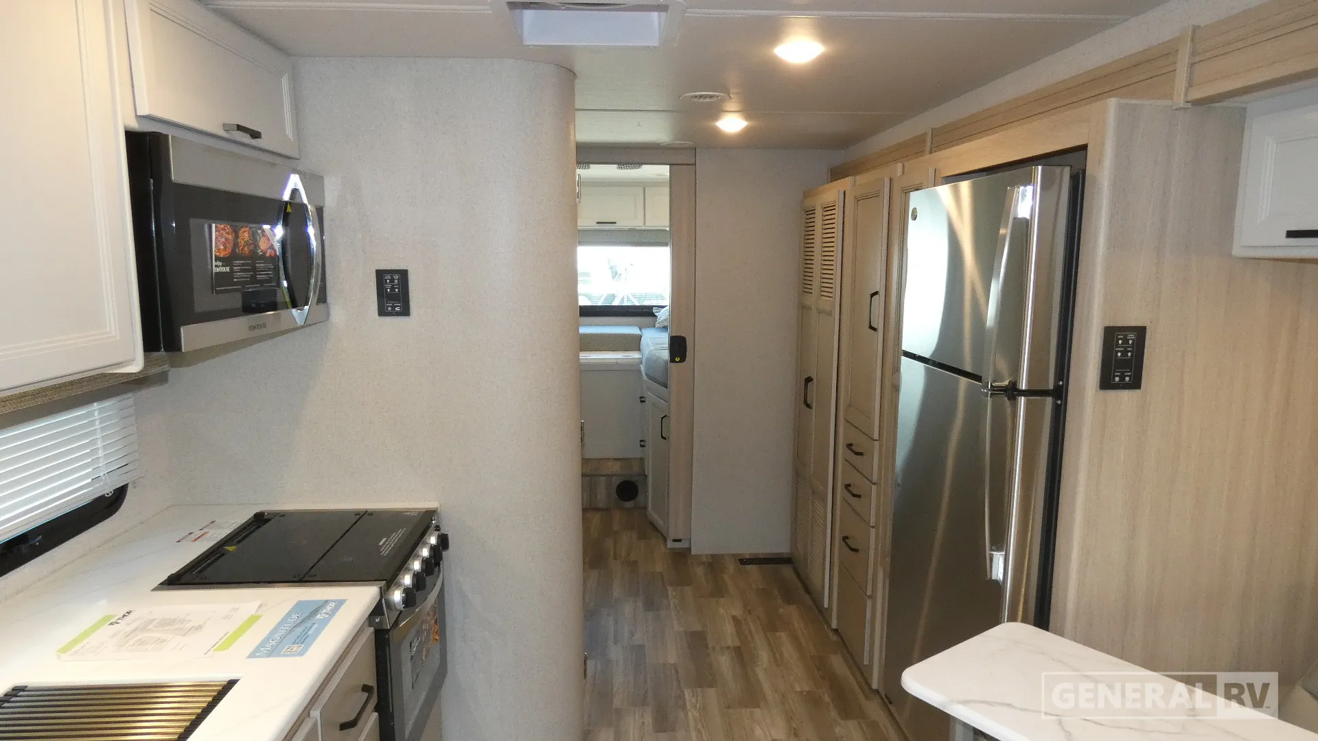 2026 Thor Motor Coach Magnitude Grand Z30 - Photo 3