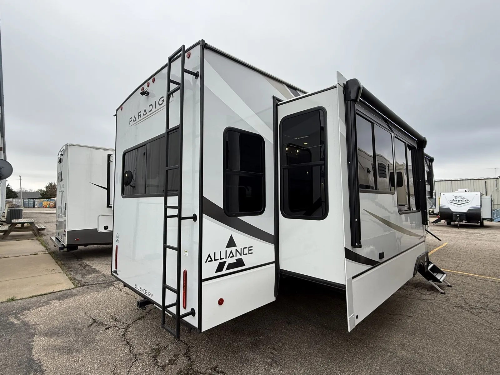 2024 Alliance RV Paradigm 380MP - Photo 3