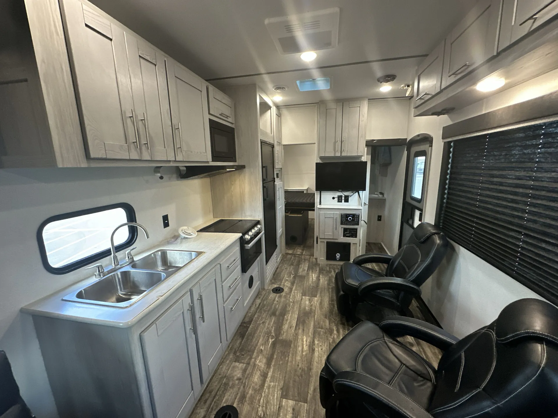 2022 Keystone Impact 25V — living area main
