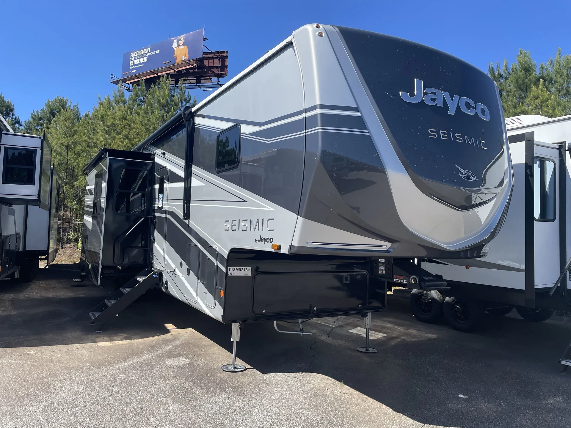 2026 Jayco Seismic 399 - Photo 2