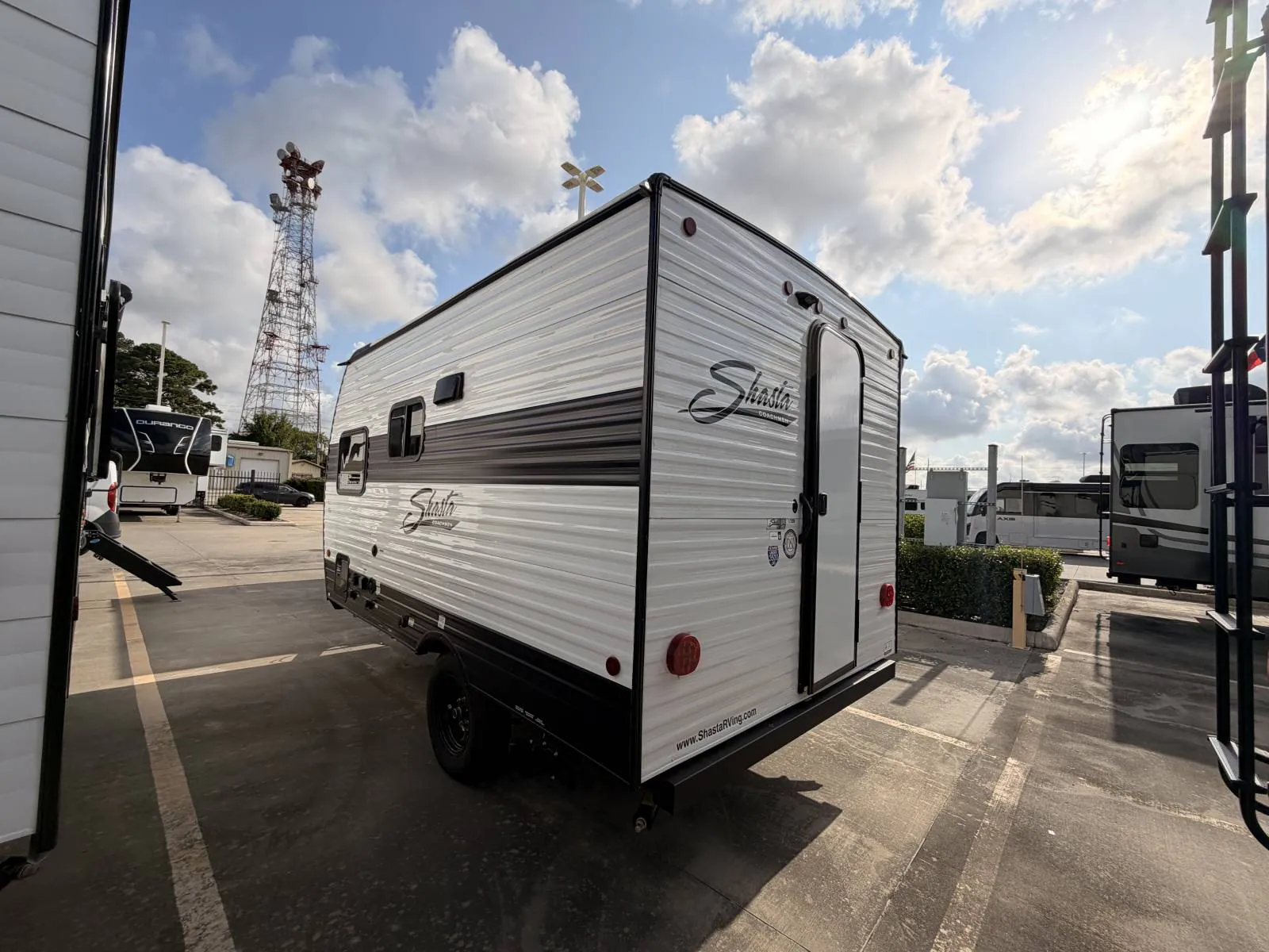 2026 Coachmen Shasta Compact 17DB - Photo 3