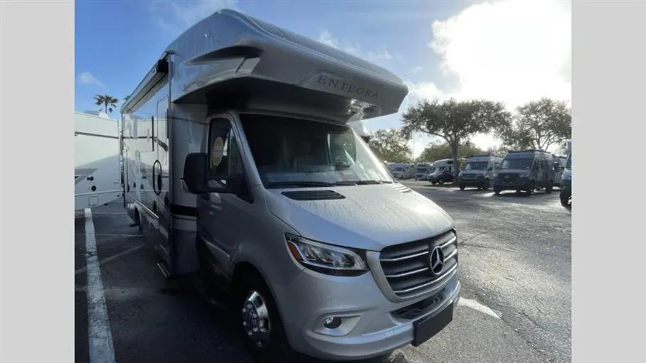 2026 Entegra Coach Qwest 25M - Photo 2