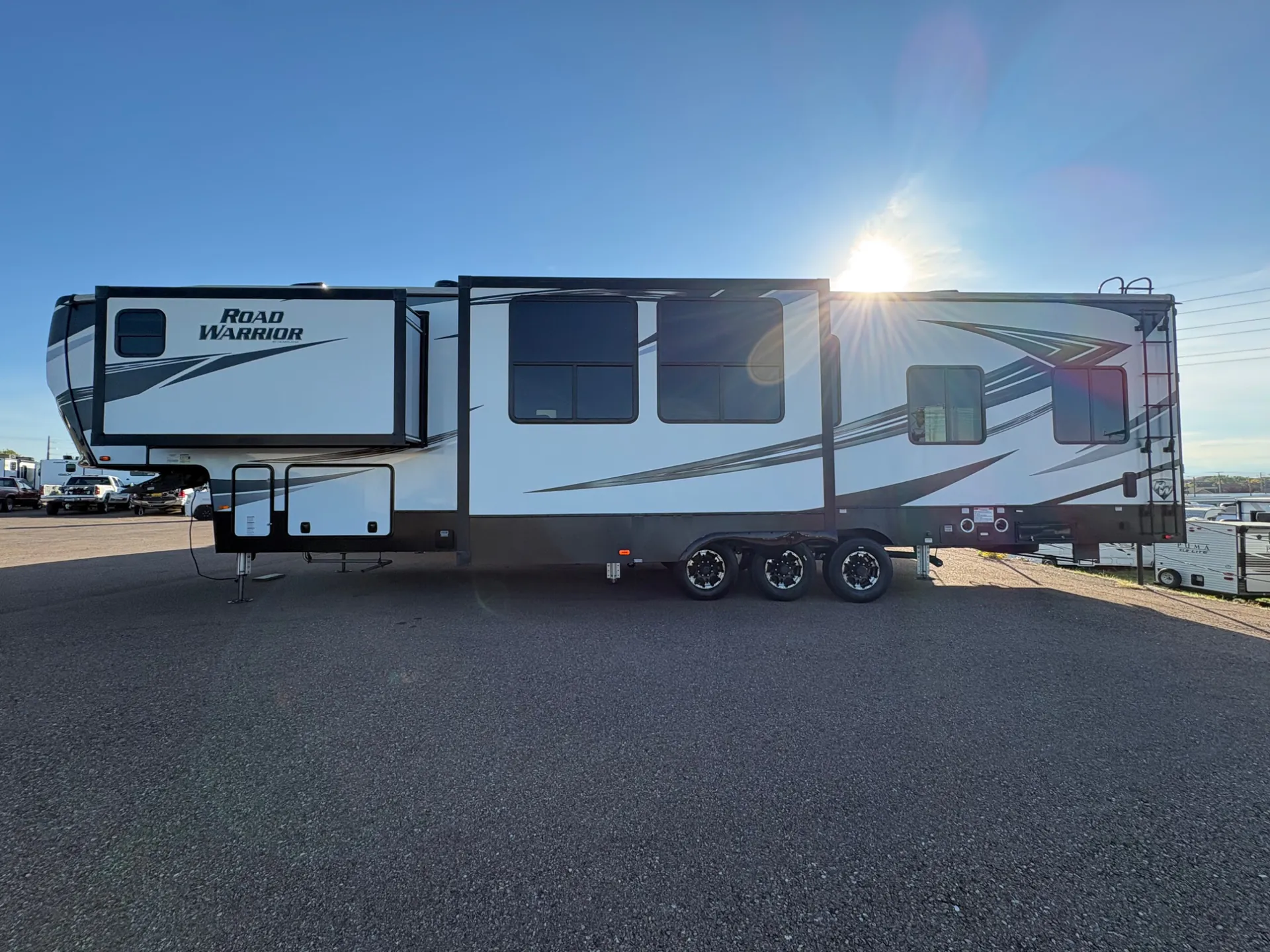 2020 Heartland Road Warrior 413 - Photo 3