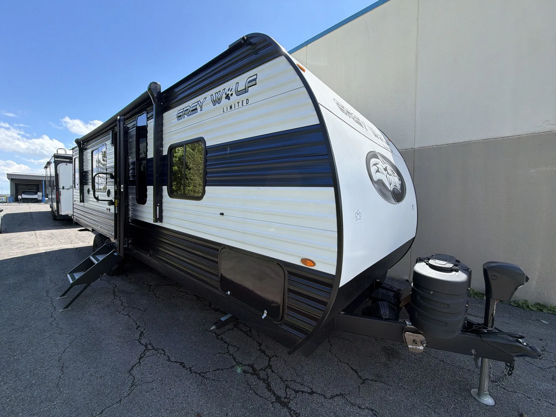 2024 Forest River Cherokee Grey Wolf Black Label 25RRTBL - Photo 2