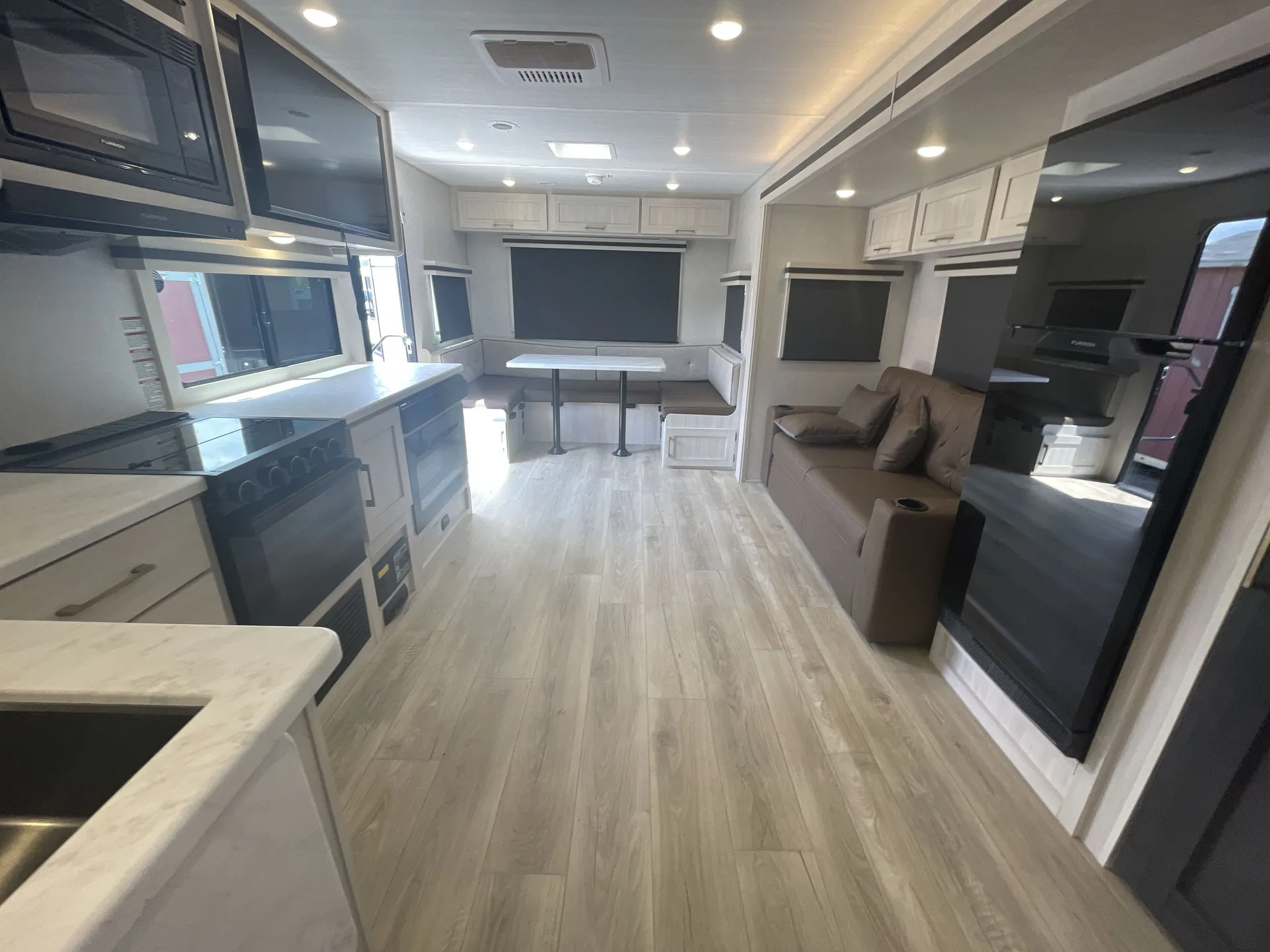 2025 Forest River Grand Surveyor 253RLS — backside