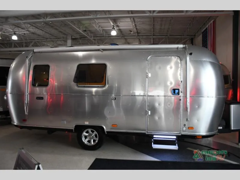 2026 Airstream World Traveler 22RB - Photo 2