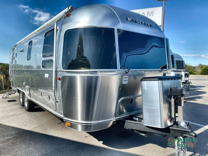 2026 Airstream Flying Cloud 27FB - Photo 2