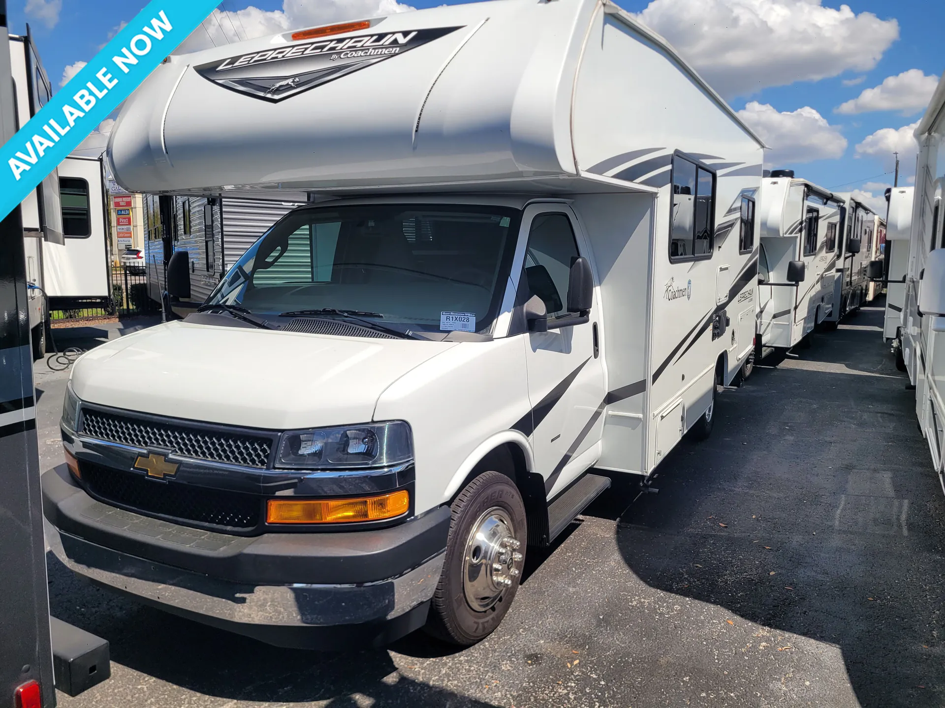2025 Coachmen Leprechaun 220XG - Photo 2
