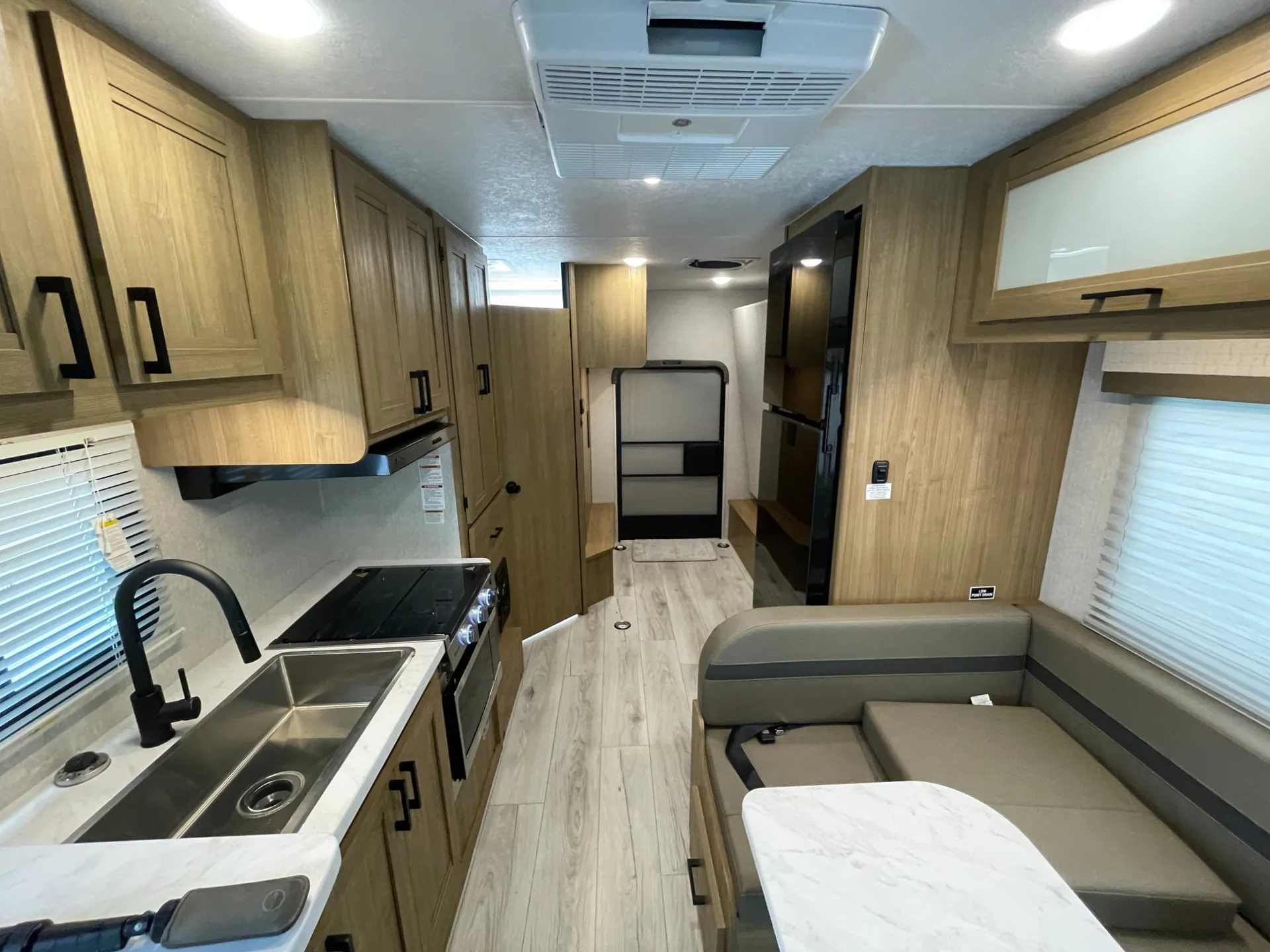 2025 Coachmen Leprechaun 220XG - Photo 2
