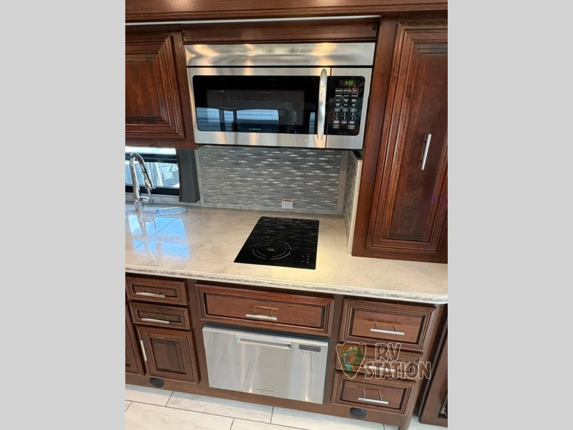 2022 Forest River Berkshire XL 40C - Photo 4