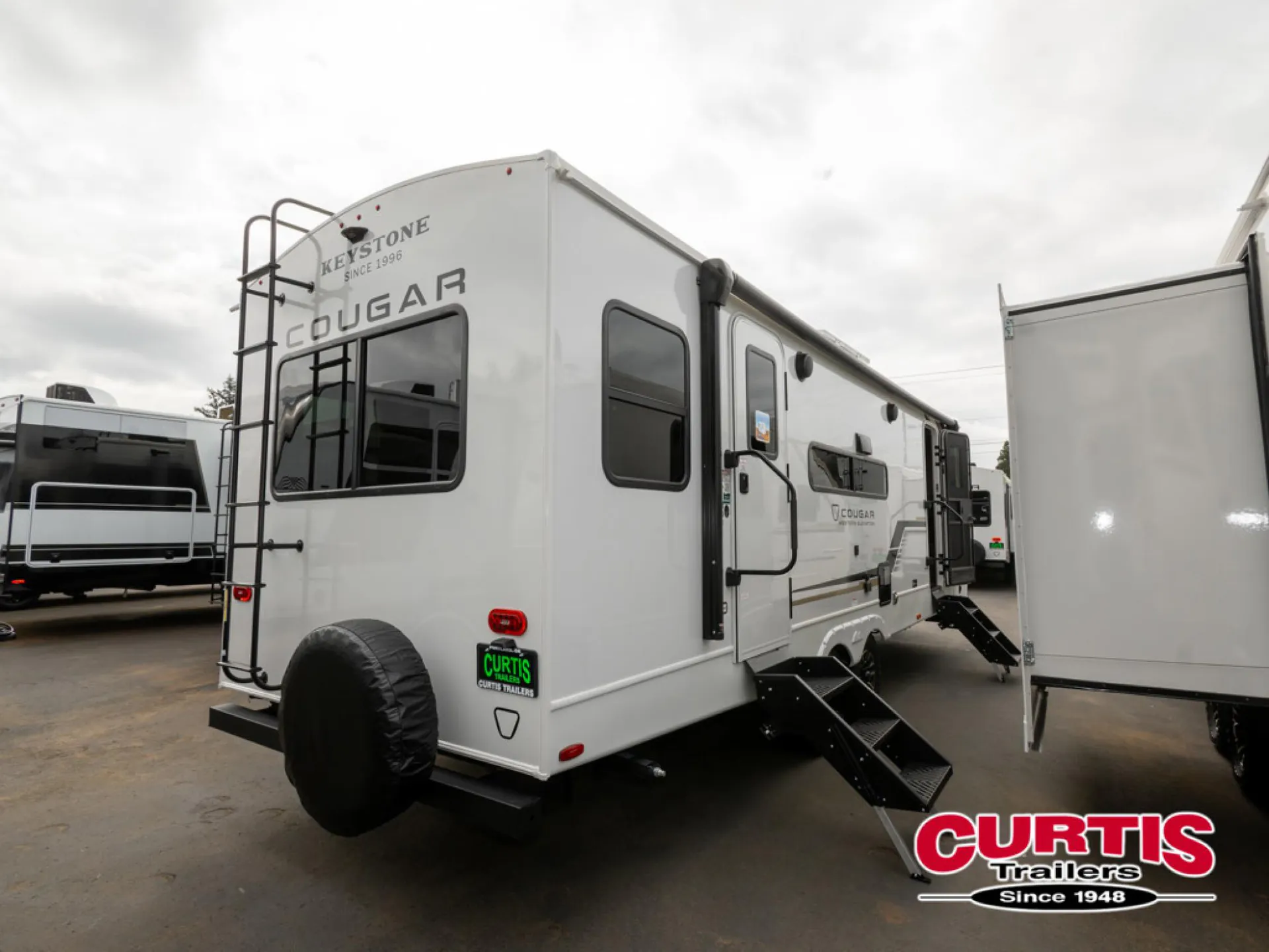 2026 Keystone Cougar Western Elevation 25RDWE dealer photo 2 from Curtis Trailers Inc Beaverton