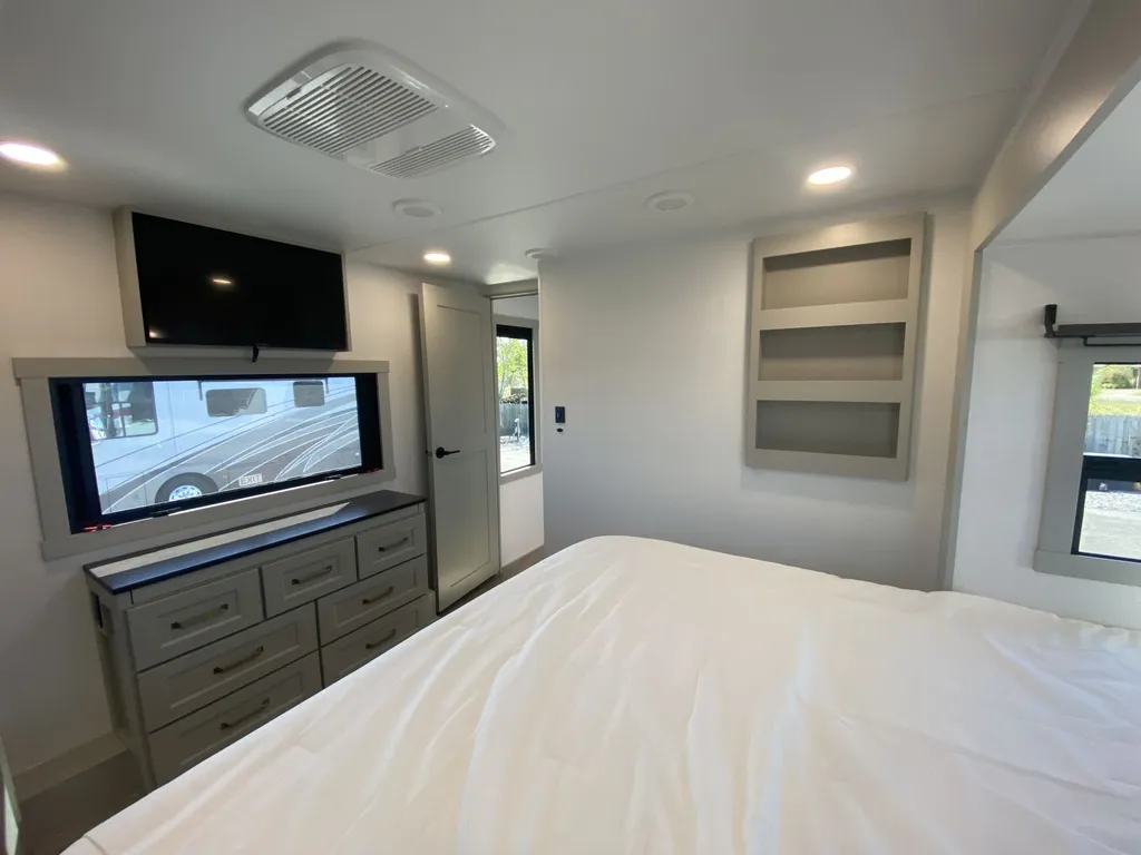 2026 Brinkley Model G 3970, Photos photo 39