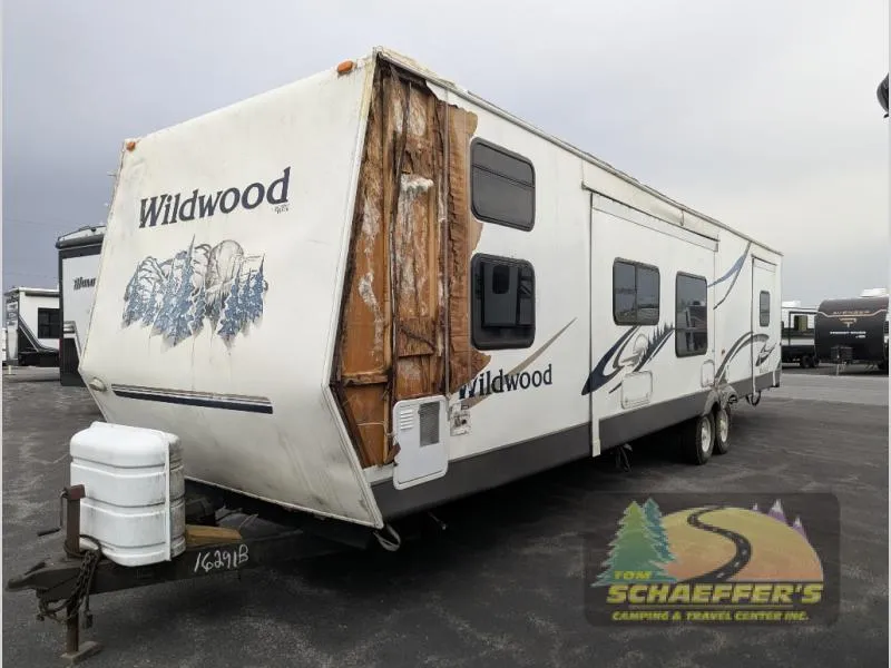 2006 Forest River Wildwood 381 FBRB - Photo 2