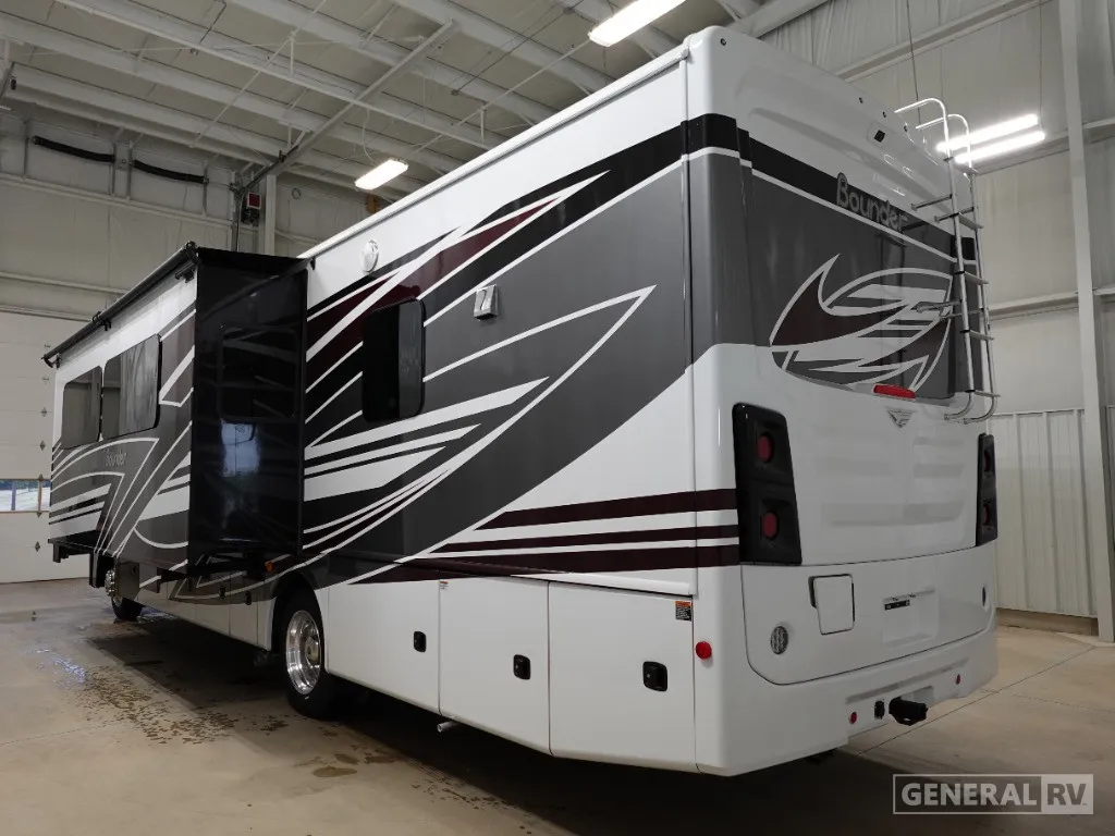 2026 Fleetwood Bounder 35K - Photo 4