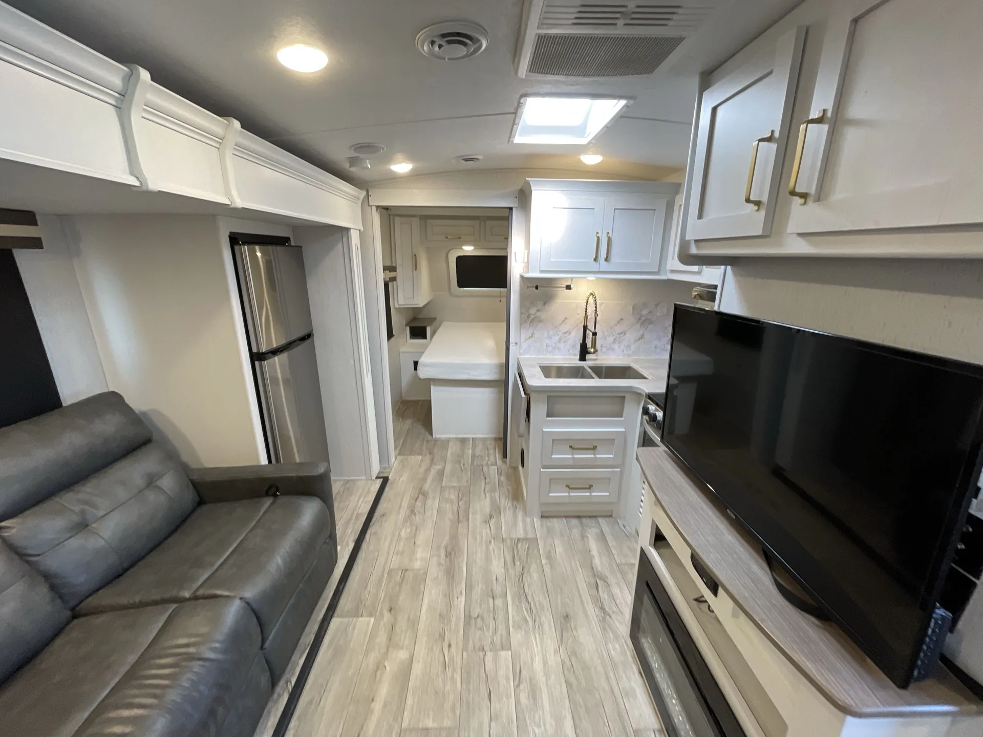 2022 Dutchmen Astoria 2203RB — living area main