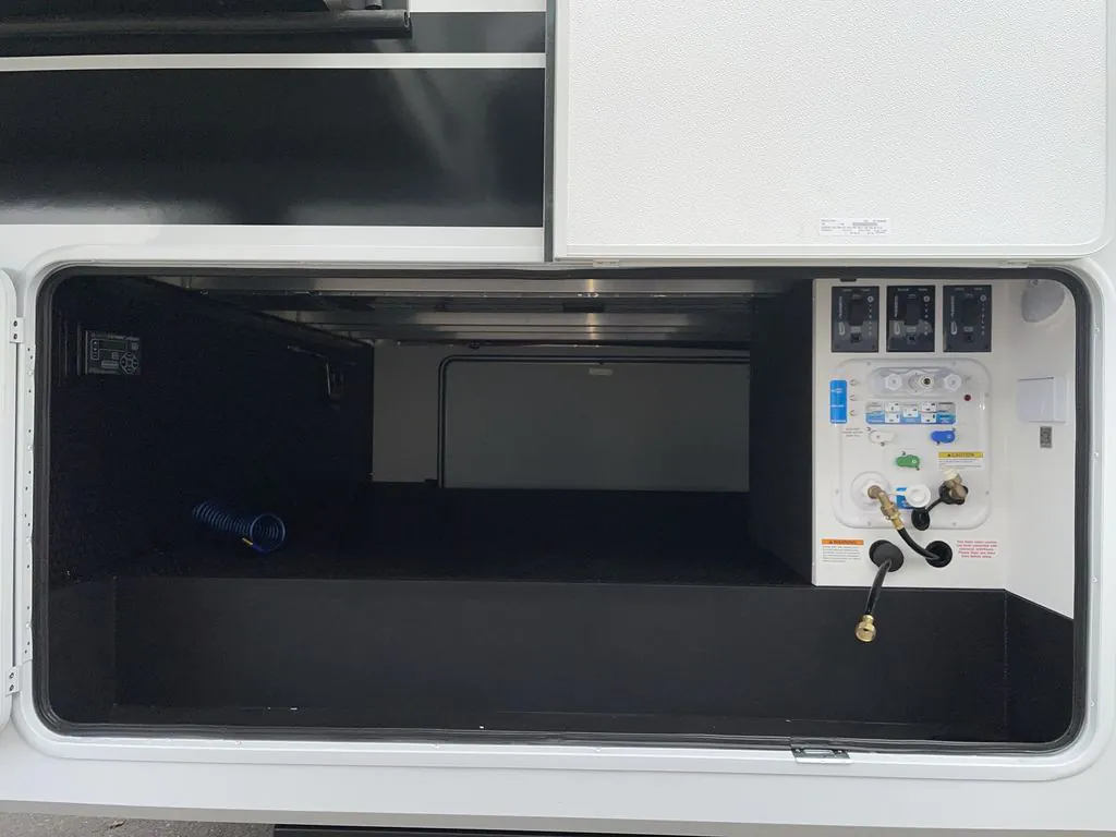2026 Brinkley Model Z 3420, Photos photo 7