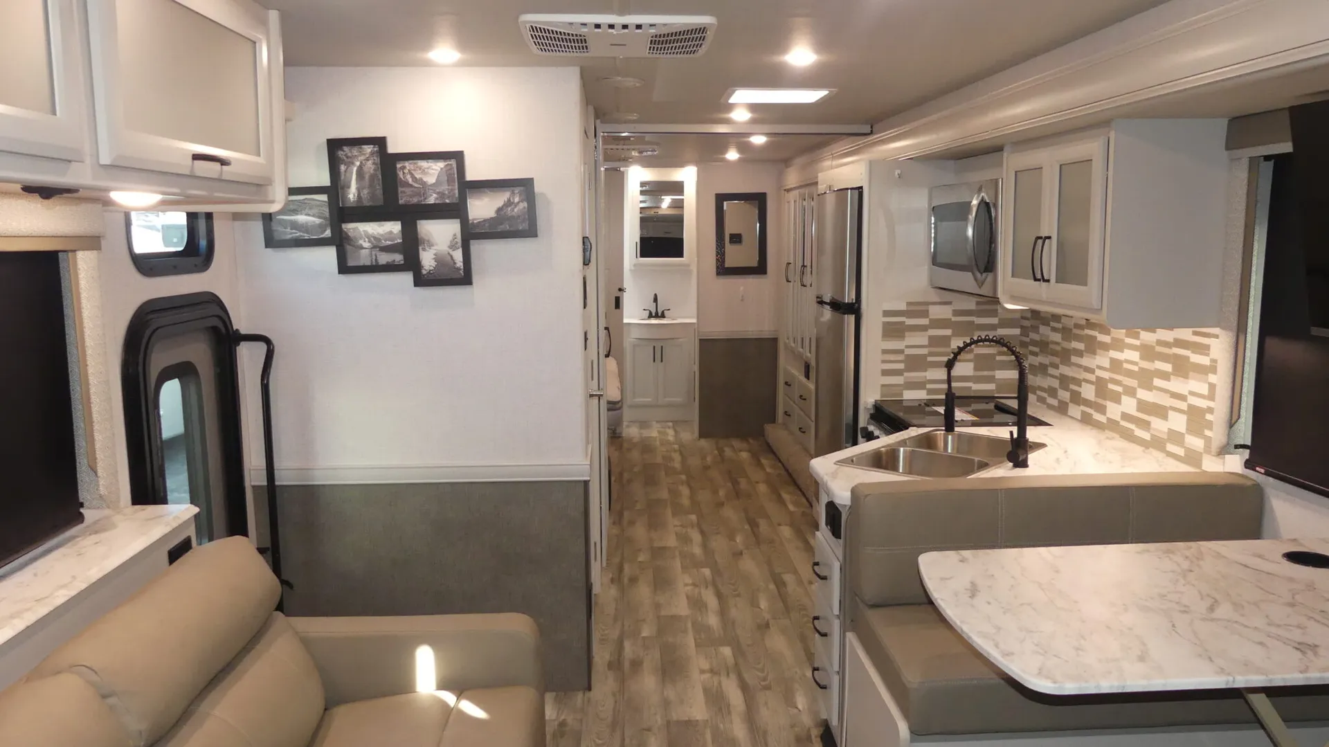 2024 Holiday Rambler Admiral 32N - Photo 3