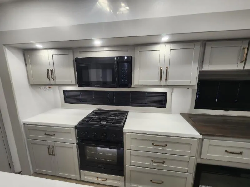 2025 Brinkley Model Z 3300, Photos photo 11