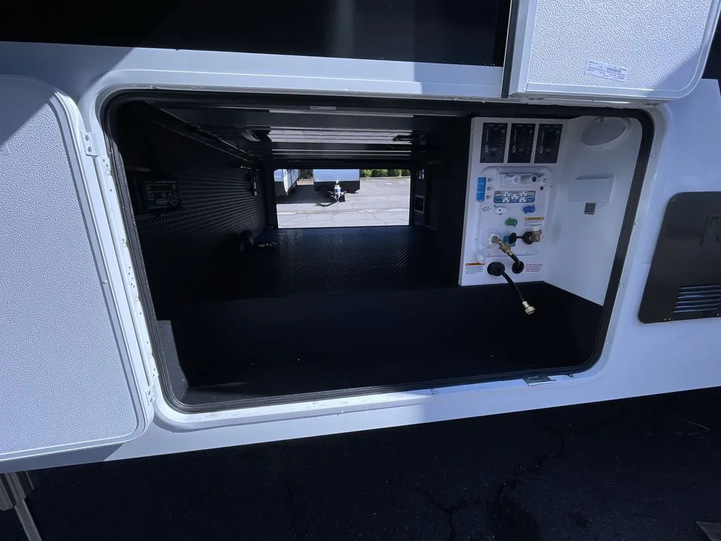 2026 Brinkley Model Z 3515, Photos photo 38