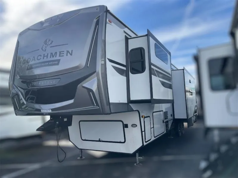 2025 Coachmen Brookstone 318RLL - Photo 4