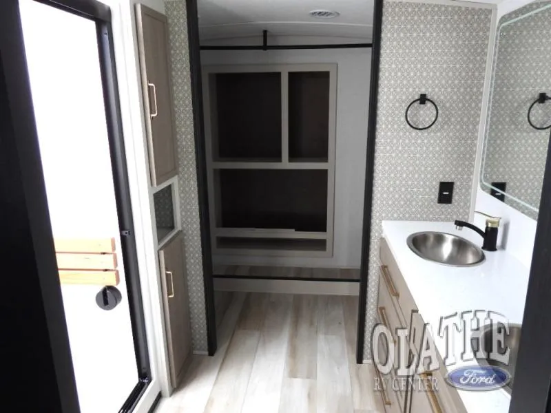 2026 Forest River Wildwood Heritage Glen 380WDR - Photo 4