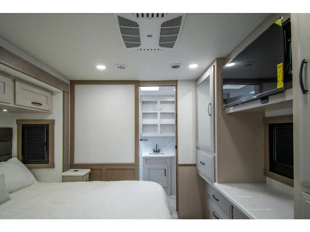 2027 Entegra Coach Emblem 36U, Photos photo 28
