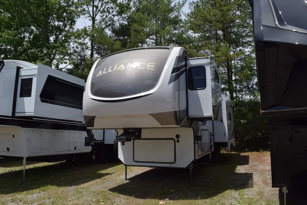 2021 Alliance RV Paradigm 310RL - Photo 3